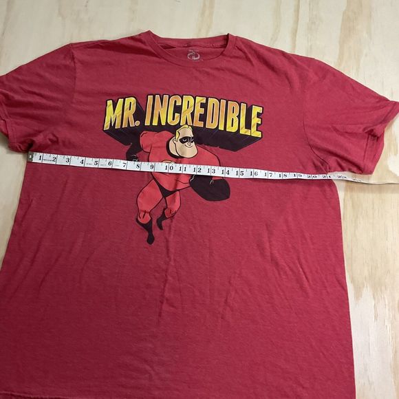 The Incredibles Adult Large T-Shirt - Running Mr. Incredible Under Name Logo - Picture 2 of 5